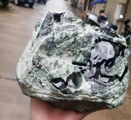 翡翠干货一皮壳上等的老象皮翡翠原石