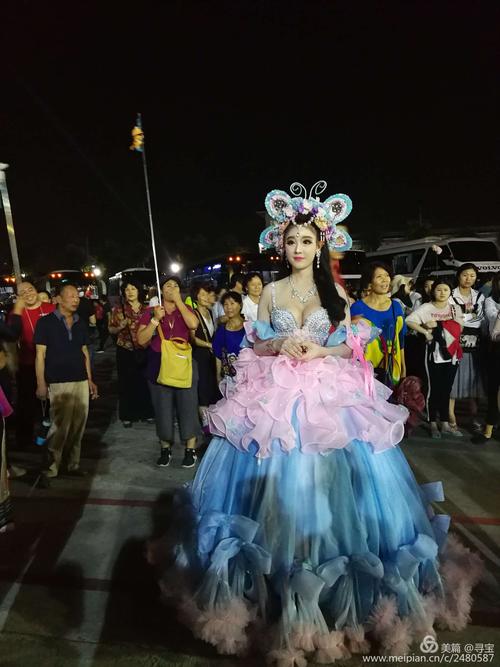 比女人还女人的人妖也叫红艺人