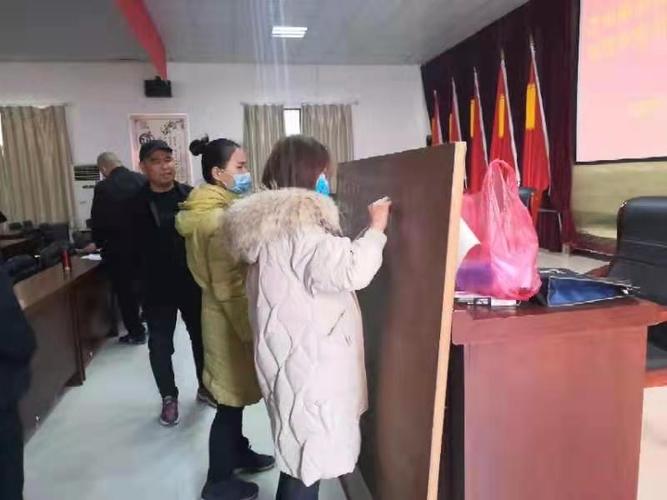 芝田镇羽林庄村党总支召开换届选举党员,群众推荐大会
