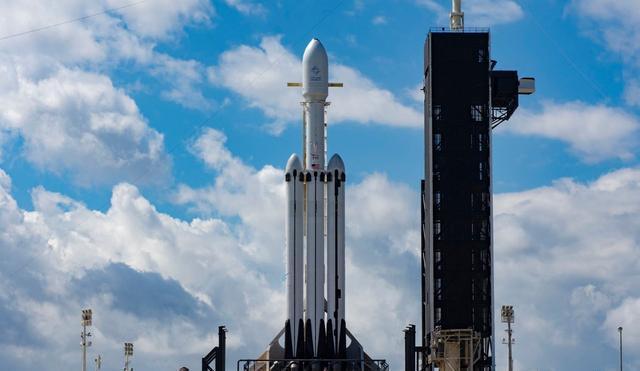 美国军方推迟机密卫星的发射服务,明年猎鹰重型火箭将有三次发射