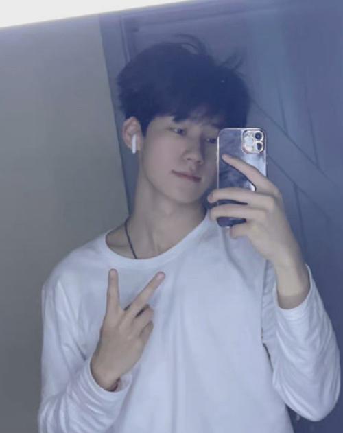 张真源炸毛自拍