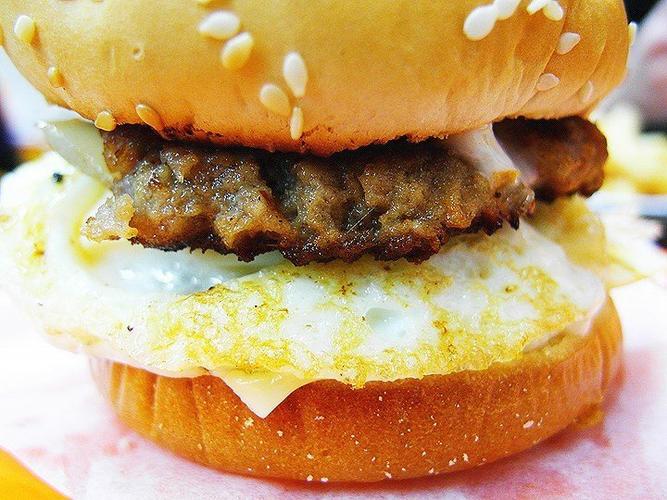 双层芝士猪柳蛋汉堡