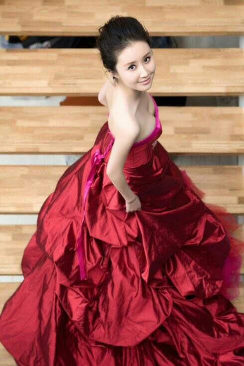 舒畅的身材何止腿细,你们没注意过她的胸吗?