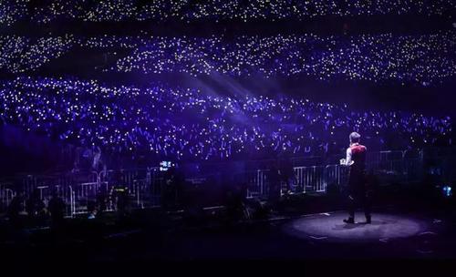 张杰鸟巢演唱会为什么能承包微博热搜?