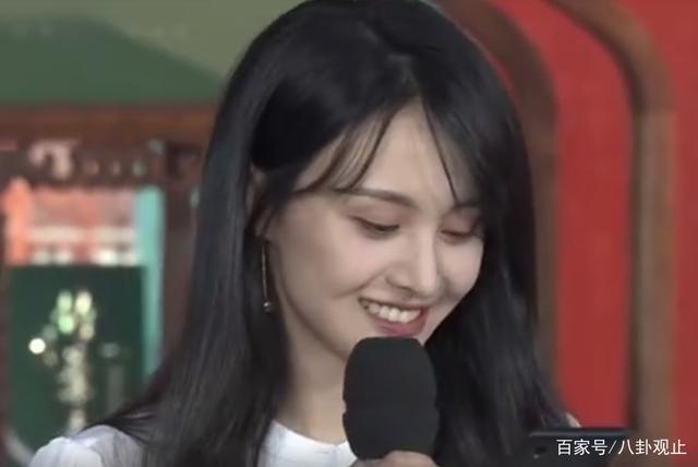 郑爽发布会生图曝光,失去美颜滤镜后,29岁颜值状态很