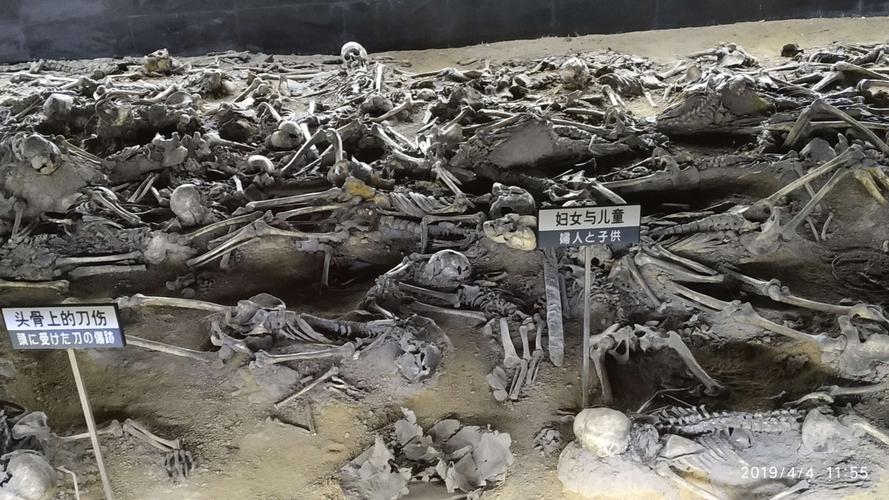 参观抚顺平顶山万人坑