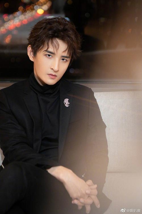 张远一双美丽的大眼睛