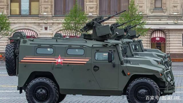 俄军模拟演习开始,国人一致好评,大批装甲车开进交战区