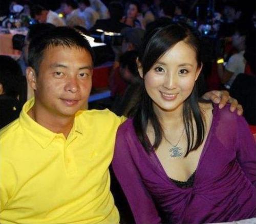 体操李小双,退役娶歌手妻子,47岁仍无子,效仿李宁创业