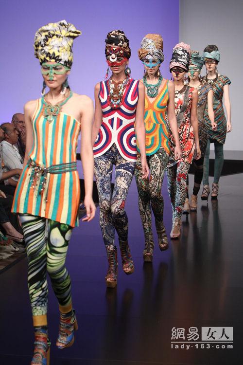 网易时尚:是什么样的机缘让你以非洲为灵感设计服装呢?