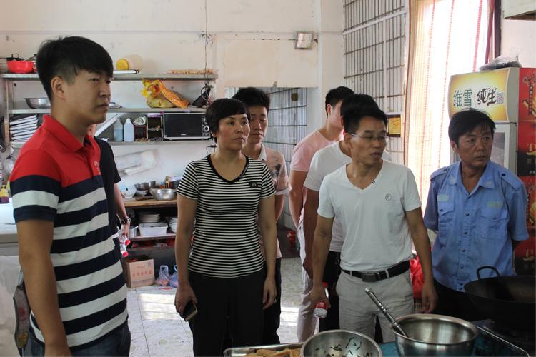 伊川县环境保护局配合江左镇政府展开联合执法行动