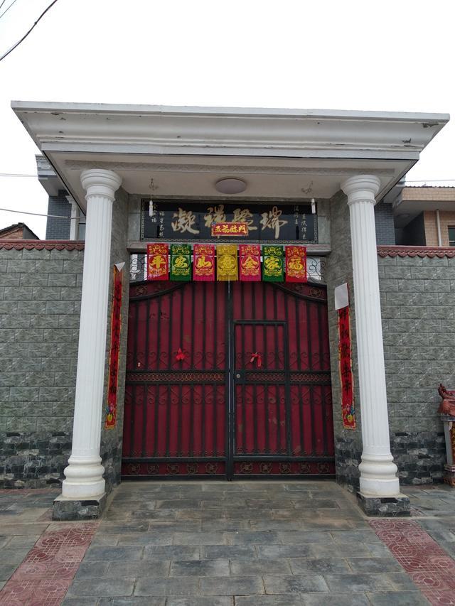 农村大门和门楼的变化——农民走向富裕的缩影