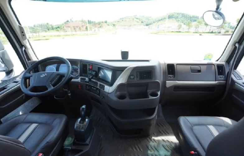 自动挡重卡实力搅局 东风柳汽乘龙h7智享版国六上市