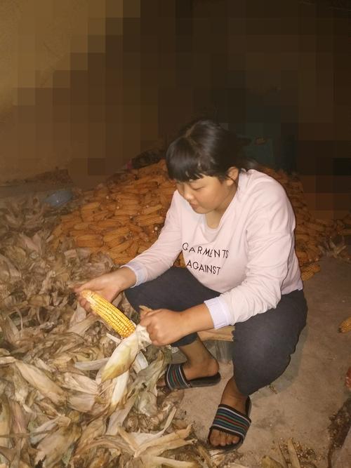 其它 干活 写美篇 这是在晚上,我妈妈已经忙了一天了,我心想就去干点