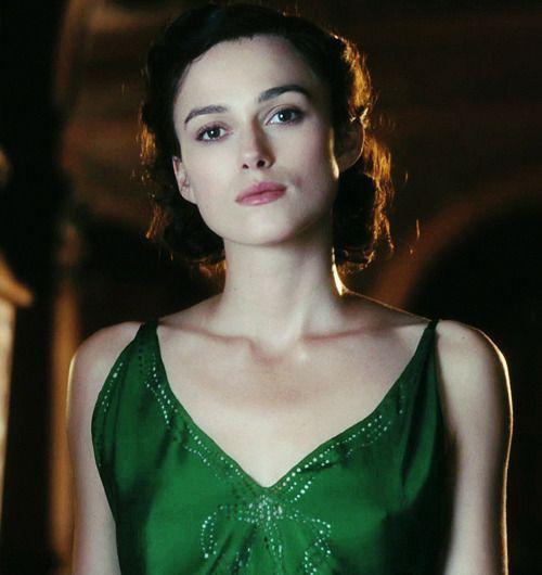 赎罪女主角凯拉奈特莉一袭绿丝缎裙美艳尤物注定成为经典