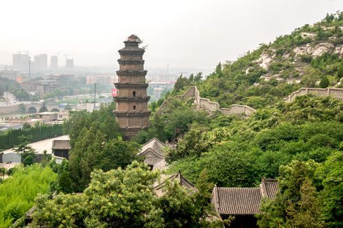 南响堂寺塔:斗拱塔沿风化严重,塔刹似桃很雷人,隋塔宋塔存争议_新浪