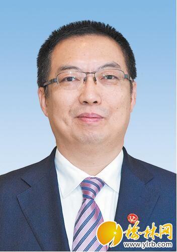 中国共产党榆林市第四届委员会书记副书记常务委员会委员简历