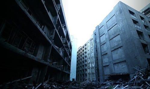 直击日本废弃的小岛,遍布高楼却无人居住,变成鬼岛