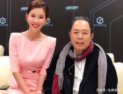 采访钟南山的主持人杨雅淇被骂惨了,停更微博,删除千