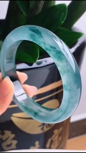 冰种翡翠的收藏潜力如何?