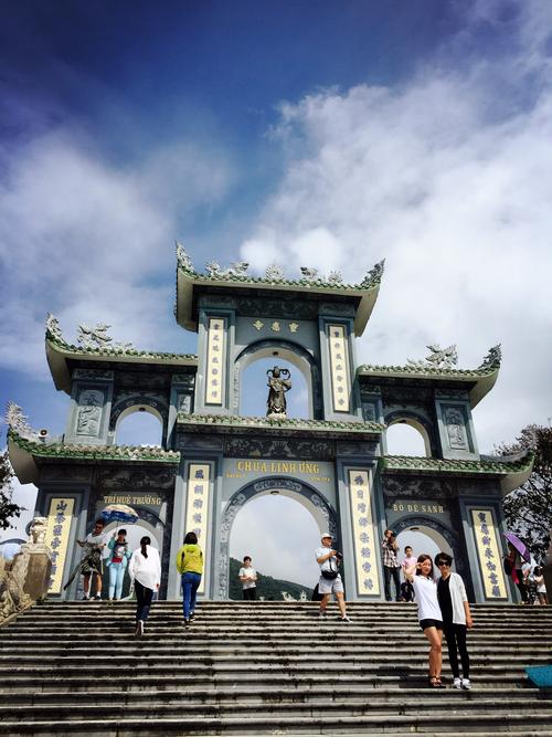 山茶半岛灵应寺山上可俯瞰美溪海滩整个海岸线,建议停留时间30分钟