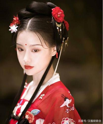 除了四月之外,又一位00后汉服模特火了!还和楚淇有过合作拍摄