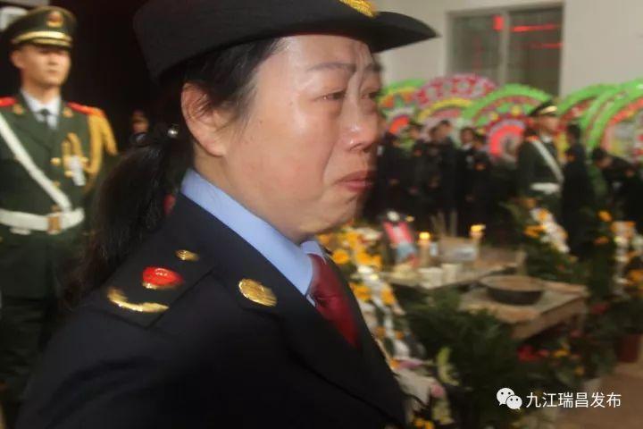 马剑明介绍革命烈士鲁信的生平事迹江西省消防总队副总队长万德庭宣读