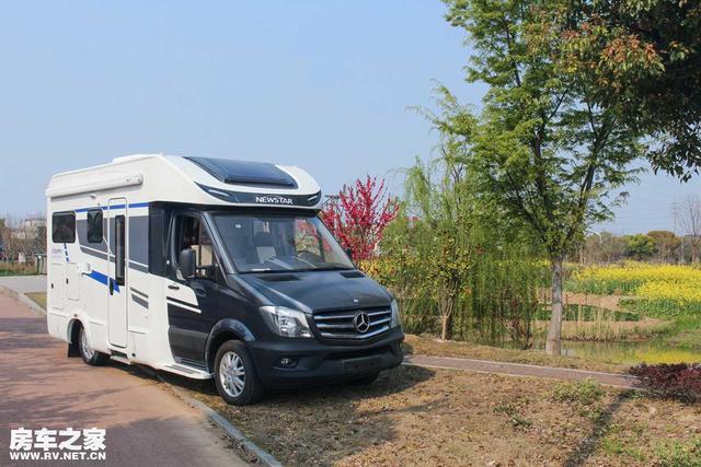 采用进口斯宾特324底盘,新星奔驰t600房车
