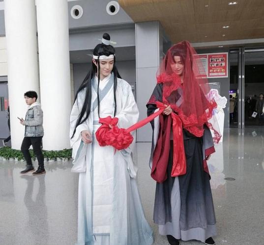 双胞胎cos魔道祖师,看到魏无羡感觉恋爱了,如此妖孽的