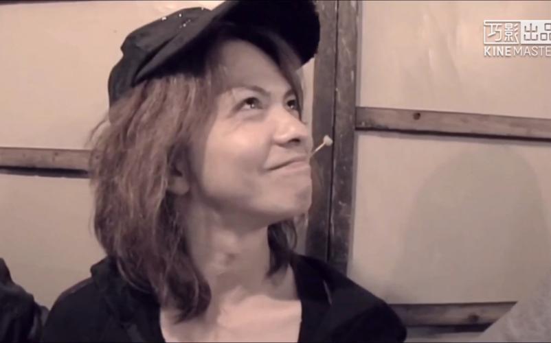 hyde10年前的你还是那个狮子狗发型的大可爱幼稚鬼呐fromvamps2009