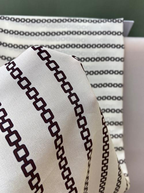 华佳丝绸看花型双绉条纹锁链纹大牌印花经典时尚爆款16姆米140