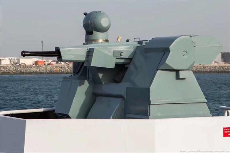 该舰主炮为30mm全自动舰炮,这种舰炮在主力战舰上是专门对付近距离