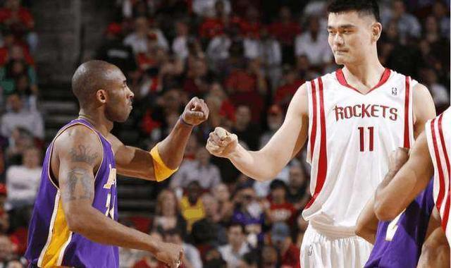 姚明打球只能靠努力吗?这几张照片,可以看出他的天赋