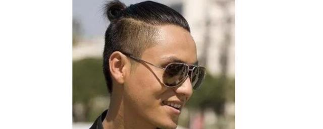 非常的搞笑,很多人觉得这发型就是地中海发型,不知道以前的日本武士们