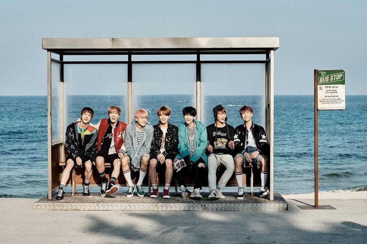 bts推出了第三张特别专辑《wings外传:you never walk alone》.