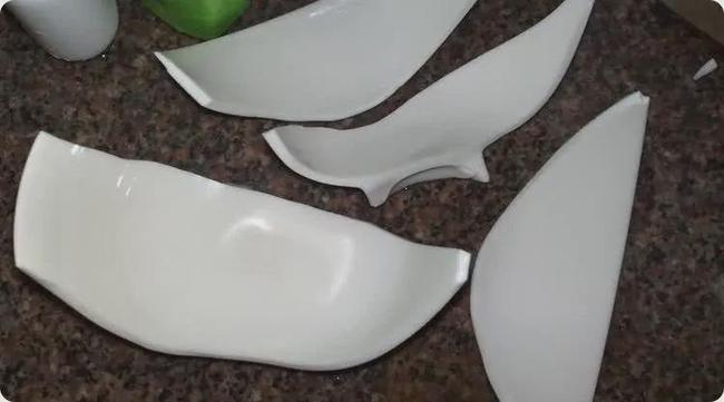 打碎碗的含义因为在以前乞丐经常用敲击碗边的声音来吸引路人的注意