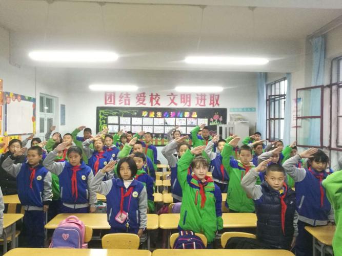 习爷爷教导记心中 争做新时代好队员——伊宁市第一小学主题队会活动