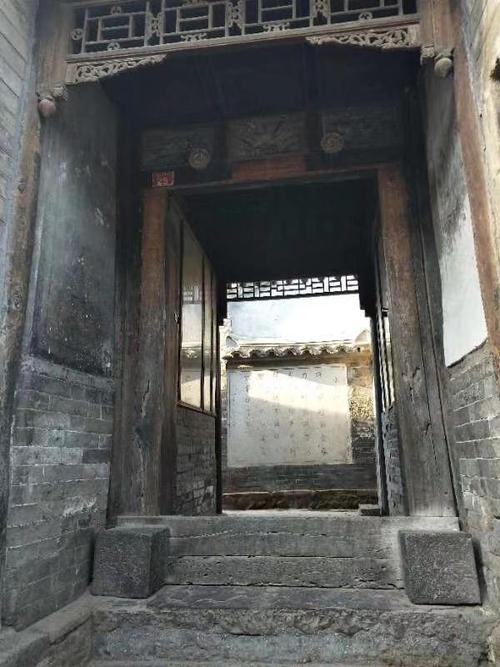 财主院的门楼广亮大门.