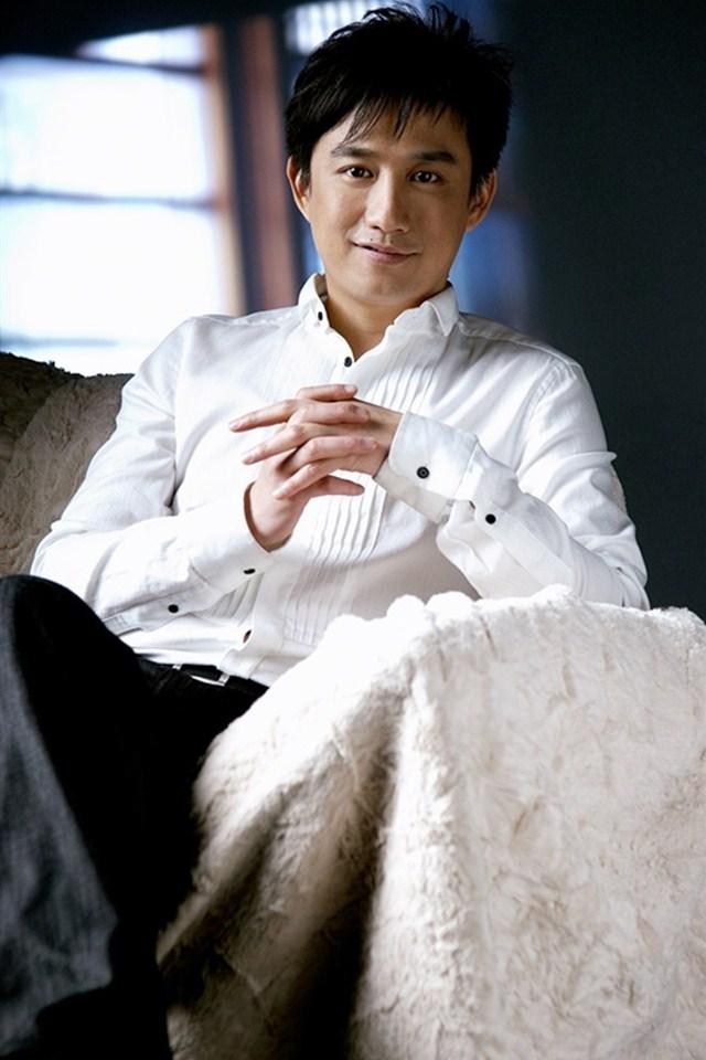 帅哥黄磊个人写真高清手机壁纸