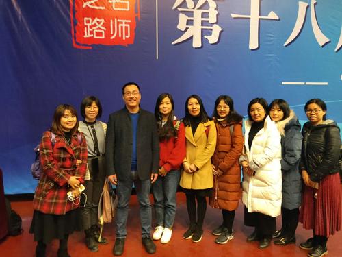 赵志祥老师执教《童谣童趣》,和学生一起快乐地畅游在古老的童谣中.