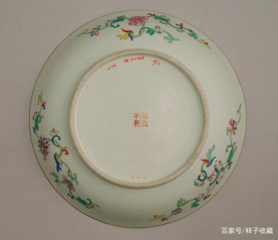 釉面细润,具有珐琅器的效果; 同治粉彩民窑瓷器因为胎质不够坚致,施釉