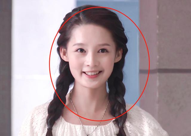 "红楼四美"旧照上热搜,李沁"初恋脸"吸睛,杨幂颜值