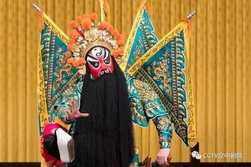 "探营"中的姜维由麒派老生郭毅饰演;"铁笼山"中的姜维由京剧武生名家