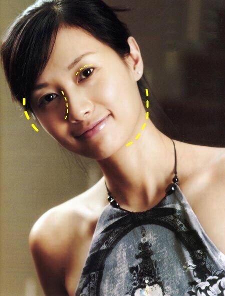 徐静蕾不算大美女,但胜在气质柔和.