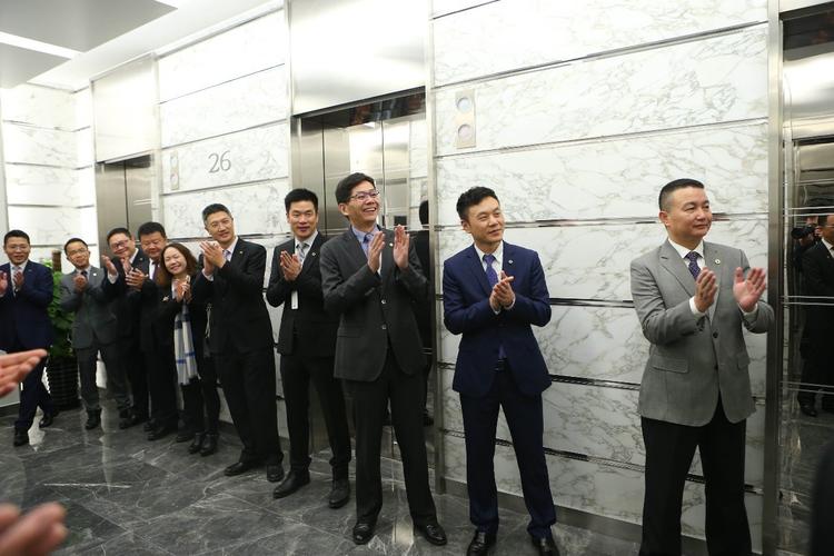 张劲为雪松控股上海总部盛大开业揭幕