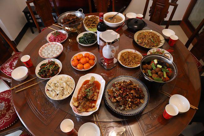 朋友来家里吃饭,我准备了一桌菜,网友:图四图五一看就