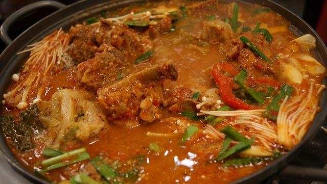 牛骨头别再浪费了,教你8种简单美味的吃法,每种都好吃