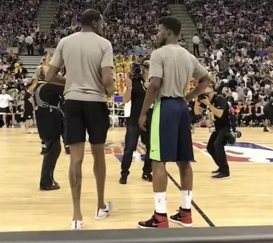 小腿美感分3个等级:胖虎小短腿c级,字母哥阿杜a级,那sss级呢?