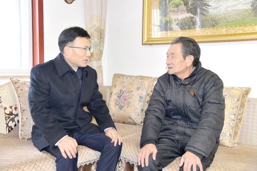 建湖县人民政府 建湖要闻 陈平祁从峰开展春节走访慰问活动