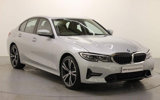 目前2022款宝马3系已经在国内上市,加上2021款车型,国内宝马3系在国内